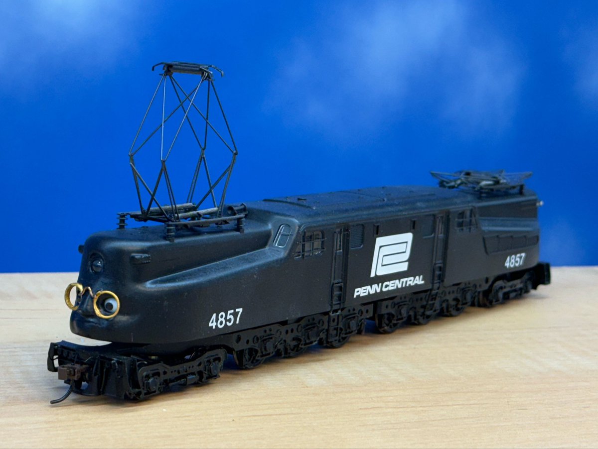 rwsnwr12's tweet photo. A loco ive been wanting to make for a while, one of the GG1s that wouldve towed scotsman! 

Gave him an rws face because of course https://t.co/4WCORe3RLH