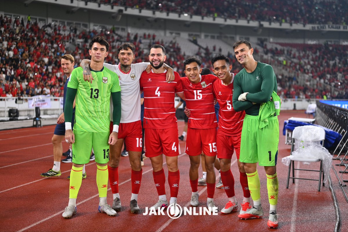 jakonline's tweet photo. Hadirin sidang Jumat yg berbahagia. 

Btw boleh juga dah itu dibisikin yg paling kanan sama agen Ridho https://t.co/xuomPnIPUS