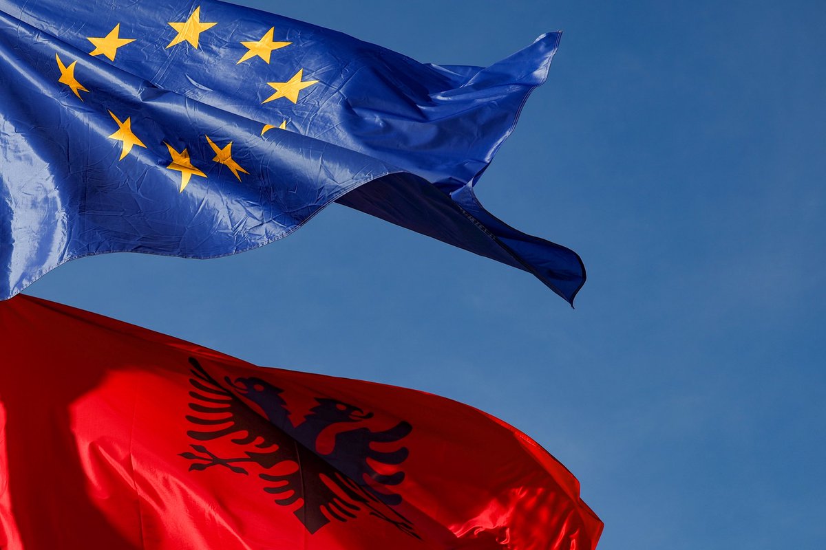 EUAmbAL's tweet photo. … with society.

The moment I will keep is the Emin Duraku School. Through EU4Schools, 63 🏫 have been rebuilt or renovated after the 2019 earthquake, and the children learning in them today are the reason this work matters. When 🇦🇱 joins, it will make our 🇪🇺 stronger too. 3/3 https://t.co/1j0buEotTw