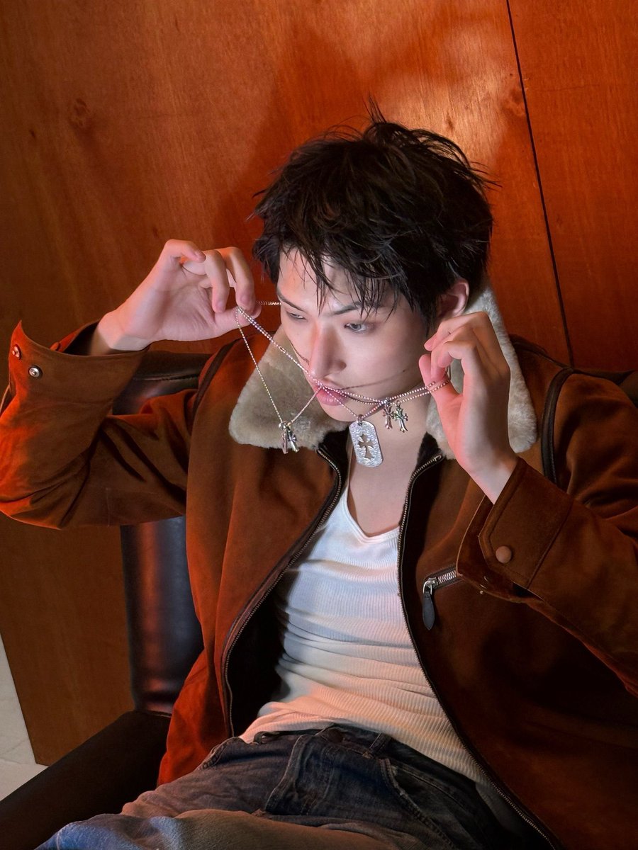 mingirz's tweet photo. I let the chains slip through my fingers, lift them higher, hold them gentle, watching how they catch the light from every angle, how they shine a little brighter when I look close. https://t.co/uJfNSZO5Yx