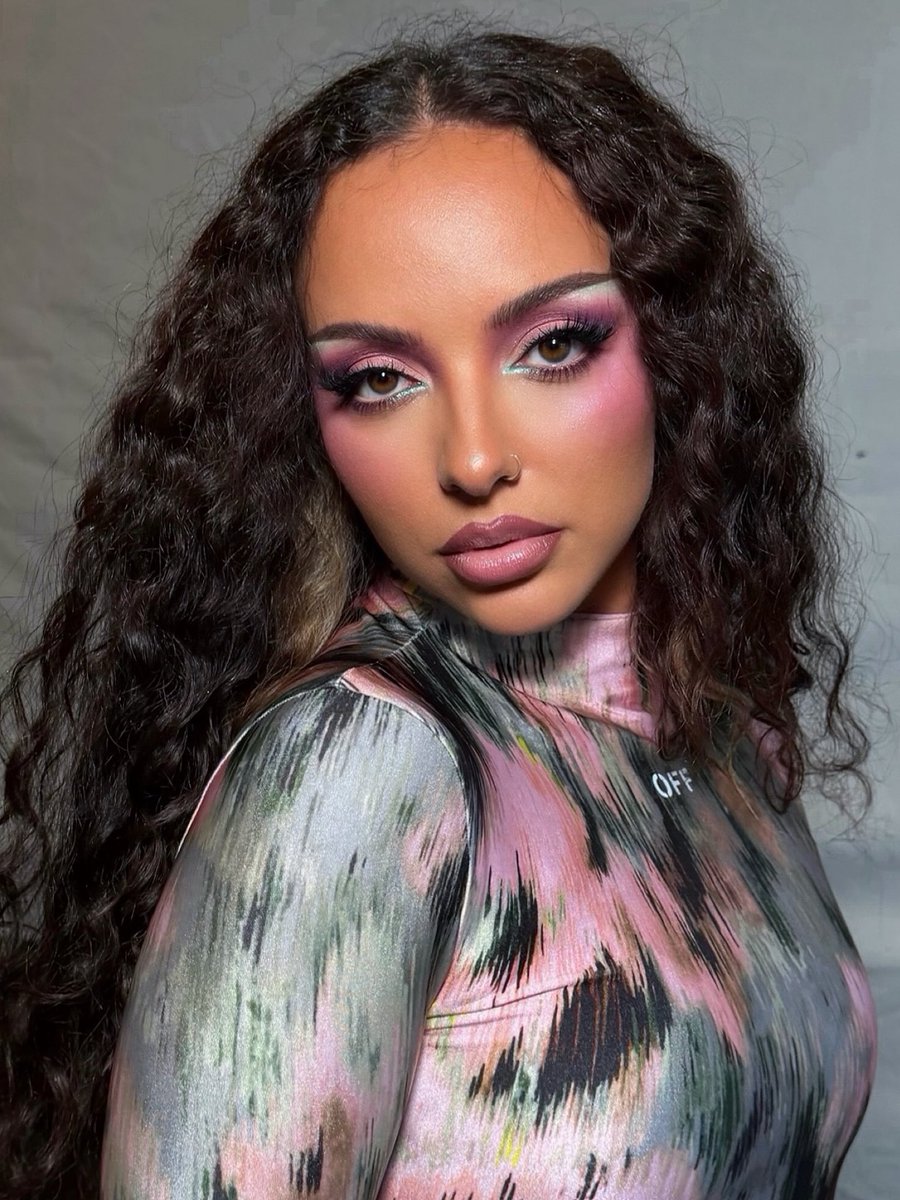 ITgirlJADE44's tweet photo. when it comes to insane face cards JADE takes the crown https://t.co/xt0FlAsMT0