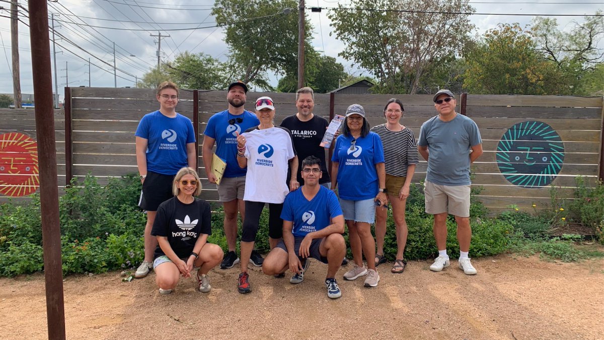 VoteLuluFlores's tweet photo. I had a lot of fun block walking last weekend with @TCDP and the Riverside Democrats. Thanks to all of the hardworking volunteers who are sacrificing their weekends to get out the vote and fight for our democracy.

Let's keep working—less than five weeks to go! #txlege https://t.co/QOmwA3mRpV
