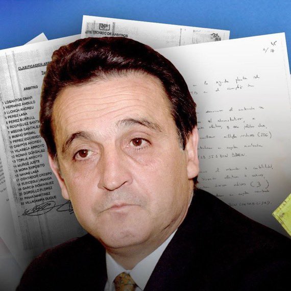 realmilgrauu's tweet photo. 🚨ENTENDA DE UMA VEZ POR TODA O CASO NEGREIRA — RESUMO COMPLETO:

• Entre 2001 e 2018, o FC Barcelona pagou aproximadamente €7,3 milhões a José María Enríquez Negreira.

• Negreira era o Vice-Presidente do Comitê Técnico de Árbitros da Espanha (CTA) — efetivamente uma das figuras mais seniores na estrutura de arbitragem espanhola.

• Ele ocupou esse cargo de 1994 até 2018.

• Os pagamentos do Barcelona, portanto, continuaram por aproximadamente 17 anos enquanto Negreira ocupava um cargo sênior no establishment da arbitragem.

• Os pagamentos foram feitos sob diferentes presidências do Barcelona:

— Joan Gaspart
— Joan Laporta
— Sandro Rosell
— Josep Maria Bartomeu

• Os pagamentos pararam repentinamente em 2018 — o mesmo ano em que Negreira deixou o Comitê Técnico de Árbitros da Espanha.

• A explicação oficial do Barcelona é que pagou por "relatórios técnicos e informações de observação sobre árbitros" que eles entregaram a treinadores e staffs técnicos para se preparar para os jogos.

• No entanto, quando os investigadores convocaram ex-treinadores do Barca, como Luis Enrique e Ernesto Valverde, e perguntaram sobre esses relatórios, eles disseram que NUNCA os viram ou usaram.

• O Barcelona, portanto, gastou milhões de euros em "relatórios" que nunca usou.

• Quando os investigadores perguntaram ao próprio Negreira para que serviam os milhões, ele disse "Eles me pagaram para garantir a neutralidade na arbitragem."

• Quando os investigadores então perguntaram a Joan Laporta sobre Negreira dizendo "ele foi pago para garantir a neutralidade na arbitragem", Laporta disse "Nós nunca pedimos isso a ele."

• Os investigadores examinaram faturas emitidas ao Barça para Negreira.

• Uma fatura datada de 30 de novembro de 2005 era de €60.000 e descrevia a despesa como "kit de presentes de aloe vera".

• Quando o promotor perguntou a Joan Laporta se faturas como essa estavam conectadas aos supostos relatórios/serviços de arbitragem, sua resposta foi "Eu não sei."

• Outra fatura, de cerca de €139.000, referia-se à seleção/digitalização de imagens da Copa do Mundo de 2010 na África do Sul.

• O problema? A Copa do Mundo de 2010 nem havia sido jogada ainda.

• Esse padrão se repetiu para múltiplos torneios internacionais, onde faturas foram emitidas antes mesmo de esses torneios serem disputados.

• A La Liga diz que o motivo pelo qual não está sancionando o Barcelona por esse escândalo é porque o estatuto de limitações é de apenas 3 anos, e o caso foi revelado em 2023, o que significa que o estatuto de limitações expirou.

• O caso agora está no tribunal criminal.

• A UEFA lançou agora sua própria investigação, e eles poderiam BANIR o Barcelona de suas competições se os considerarem culpados.

🗞️ theMadridZone