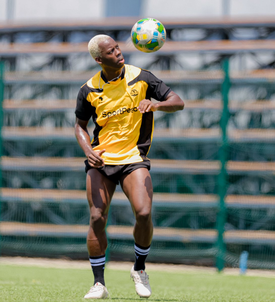 YoungAfricansSC's tweet photo. Wananchi Watafurahi🔰💪🏽

#TimuYaWananchi 
#DaimaMbeleNyumaMwiko https://t.co/LzC2i3zflI