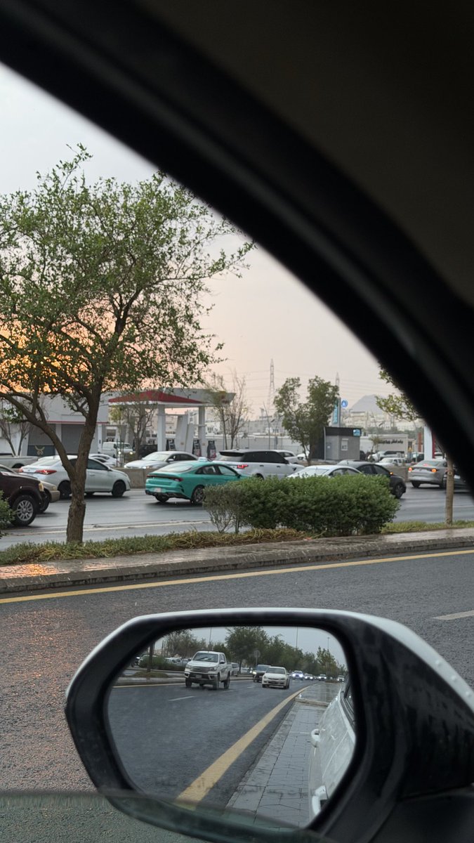_9rina's tweet photo. اللهم صيباً نافعا 🌦️🤍🤍 https://t.co/jvmXDA43EW