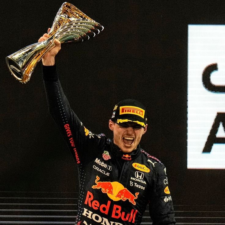 verstarppens's tweet photo. "you attract what you fear" AAAAHHH MAX VERSTAPPEN WIN AAAHHH https://t.co/FTzC2ImG2F