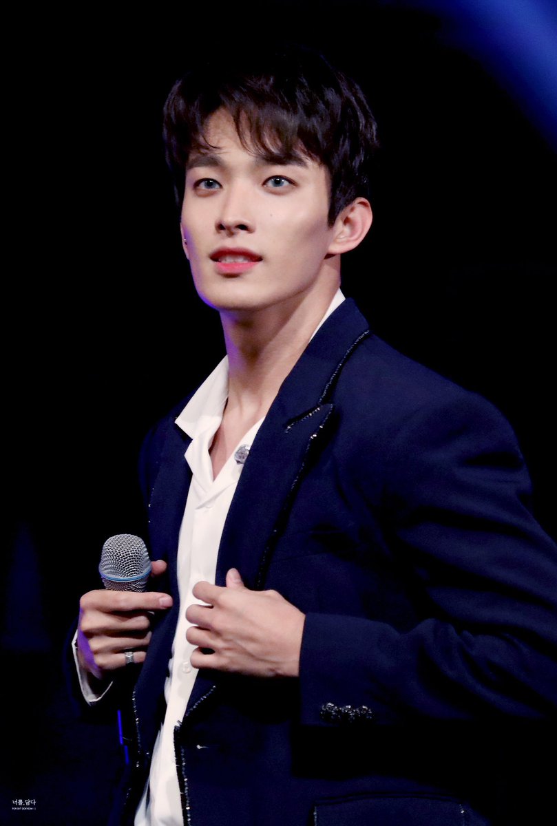 timefordk's tweet photo. 181002 코리아 드라마 어워즈 

#도겸 #ドギョム #DOKYEOM #세븐틴 https://t.co/hPwWXCWB7n