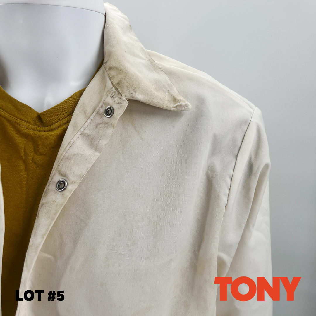 vipfanauctions's tweet photo. This auction item is from Tony. This is Tony’s Screen Worn Wardrobe Set. The components of this lot were worn by Tony in multiple scenes, most notably during a montage where he and Nancy watch Dog Day Afternoon at a drive-in with a group of friends.

https://t.co/hMovhGC8ta

#tonymovie