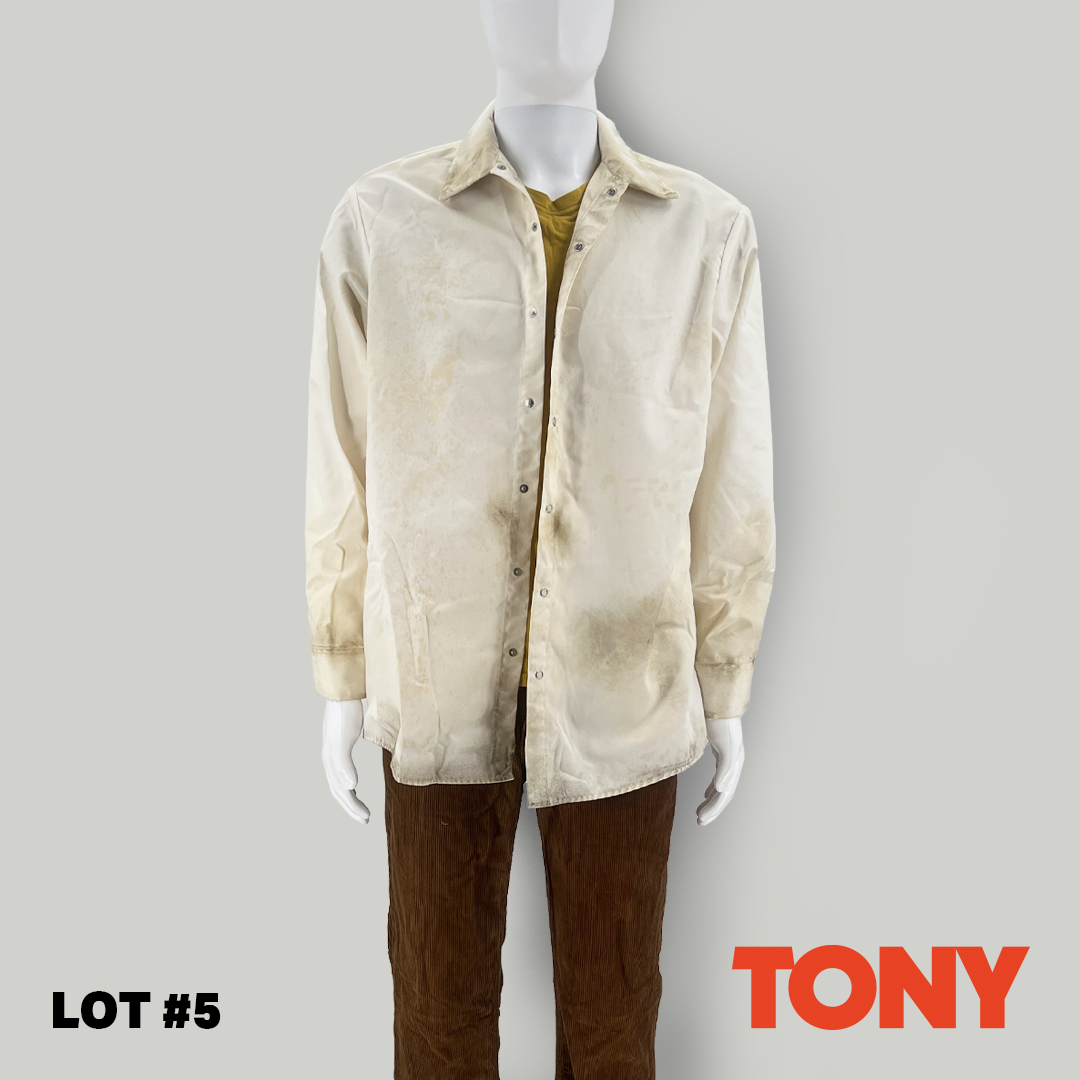 vipfanauctions's tweet photo. This auction item is from Tony. This is Tony’s Screen Worn Wardrobe Set. The components of this lot were worn by Tony in multiple scenes, most notably during a montage where he and Nancy watch Dog Day Afternoon at a drive-in with a group of friends.

https://t.co/hMovhGC8ta

#tonymovie