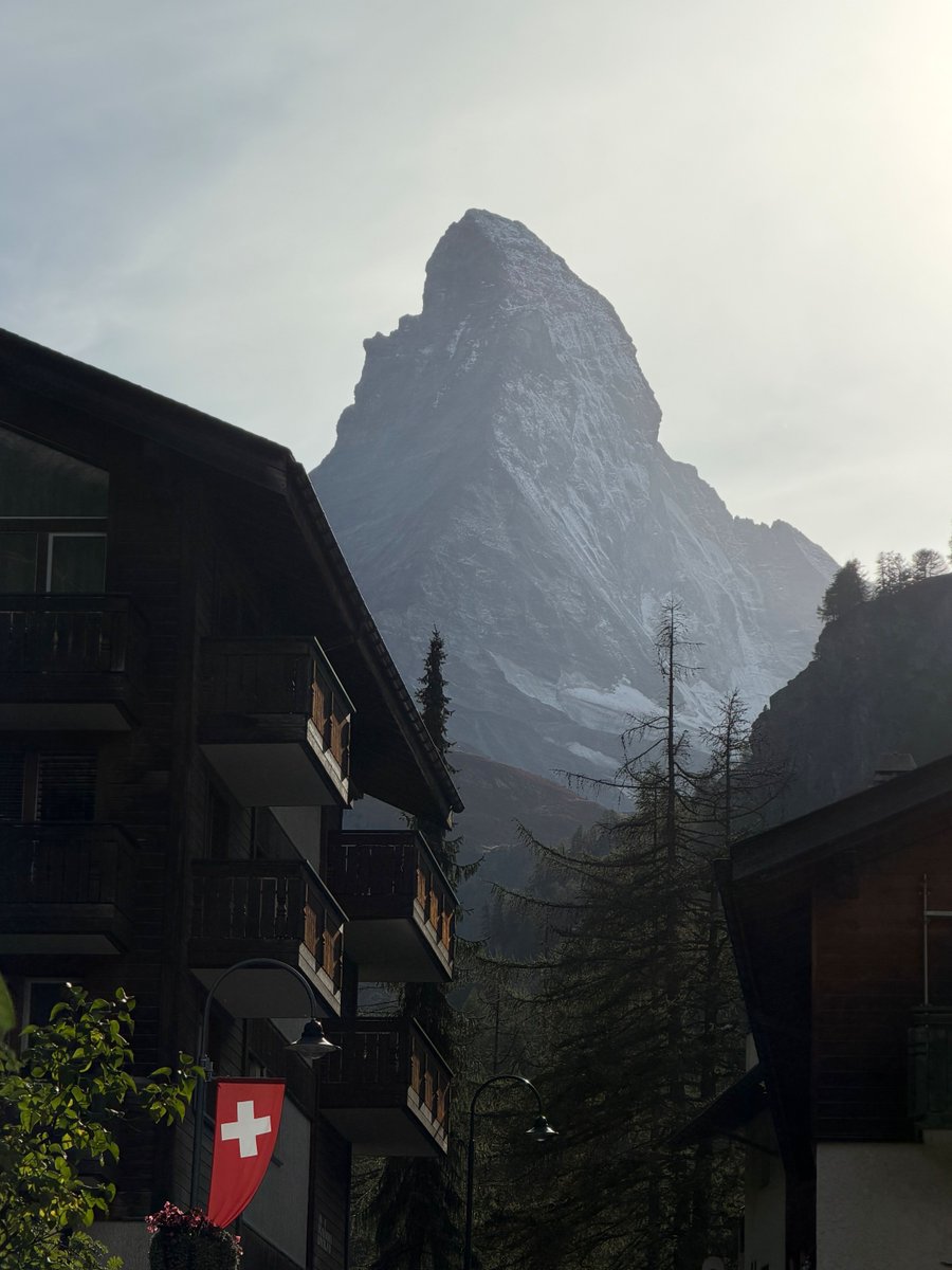 swissinfo_en's tweet photo. Pictures of #Switzerland’s iconic #Matterhorn standing almost bare of #snow are making headlines, fuelling concerns over the rapid loss of the country’s glaciers. Summer heatwaves and low winter snowfall led to the disappearance of dozens glaciers. 👉 https://t.co/lRs4kO4rYf https://t.co/LpFMXU4Qfr