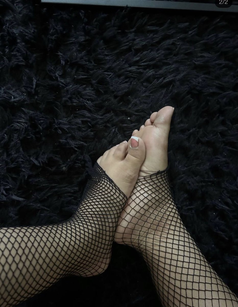 Sweetsoles4UU's tweet photo. 🕸️ Trick or treat🎃👣
#fishnets #feetfetısh #feetfinder #frechtoes https://t.co/eMty1uUwqf