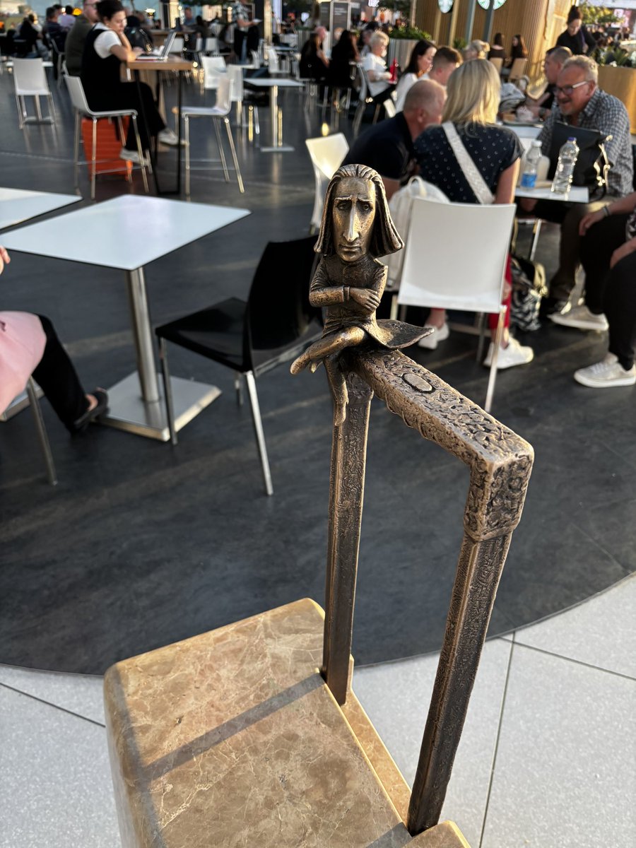 napowars's tweet photo. Liszt spotted at Franz Liszt airport🔥 https://t.co/NeTrB09Ztu