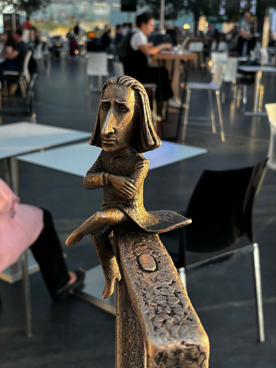 napowars's tweet photo. Liszt spotted at Franz Liszt airport🔥 https://t.co/NeTrB09Ztu
