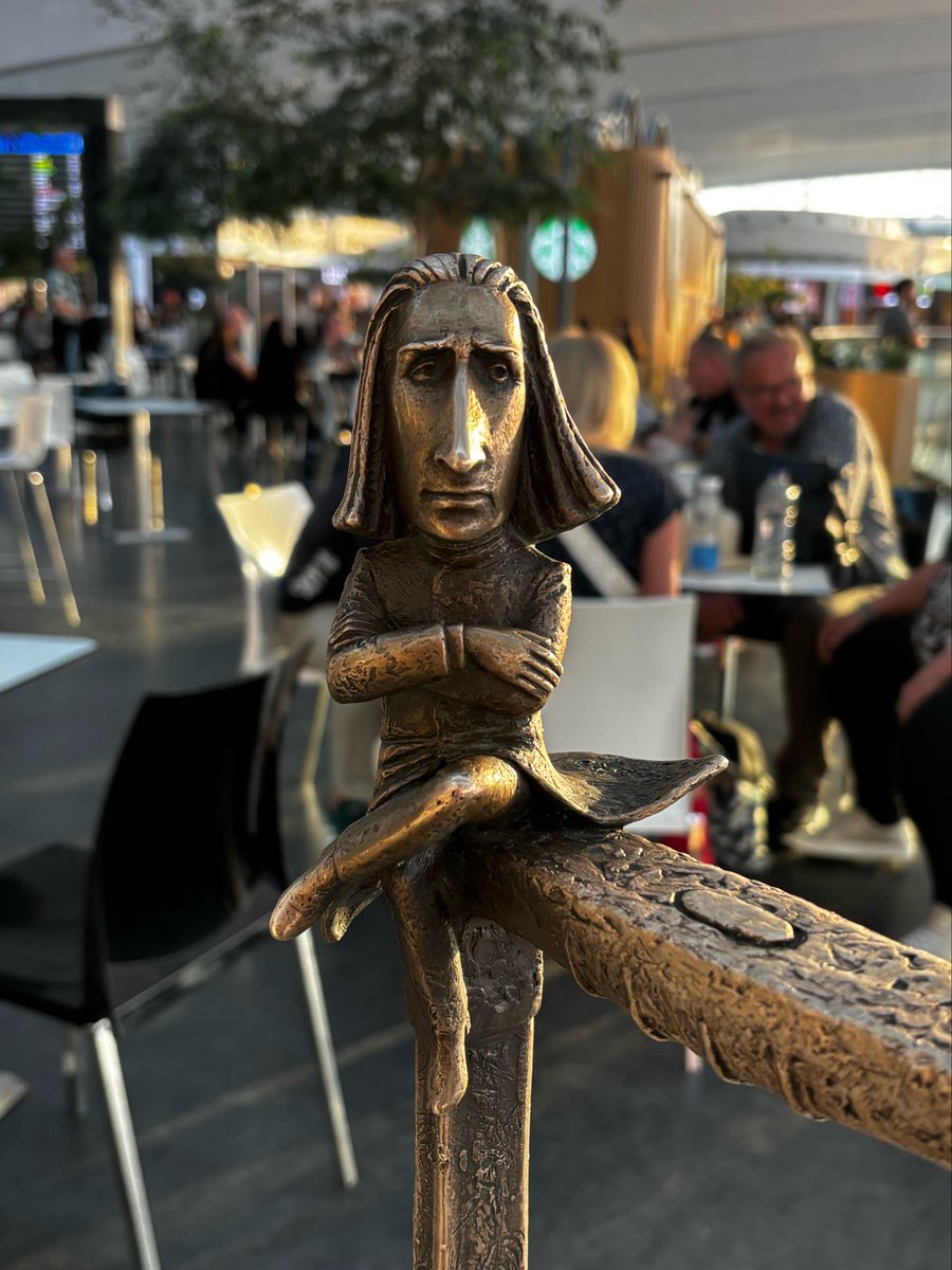 napowars's tweet photo. Liszt spotted at Franz Liszt airport🔥 https://t.co/NeTrB09Ztu