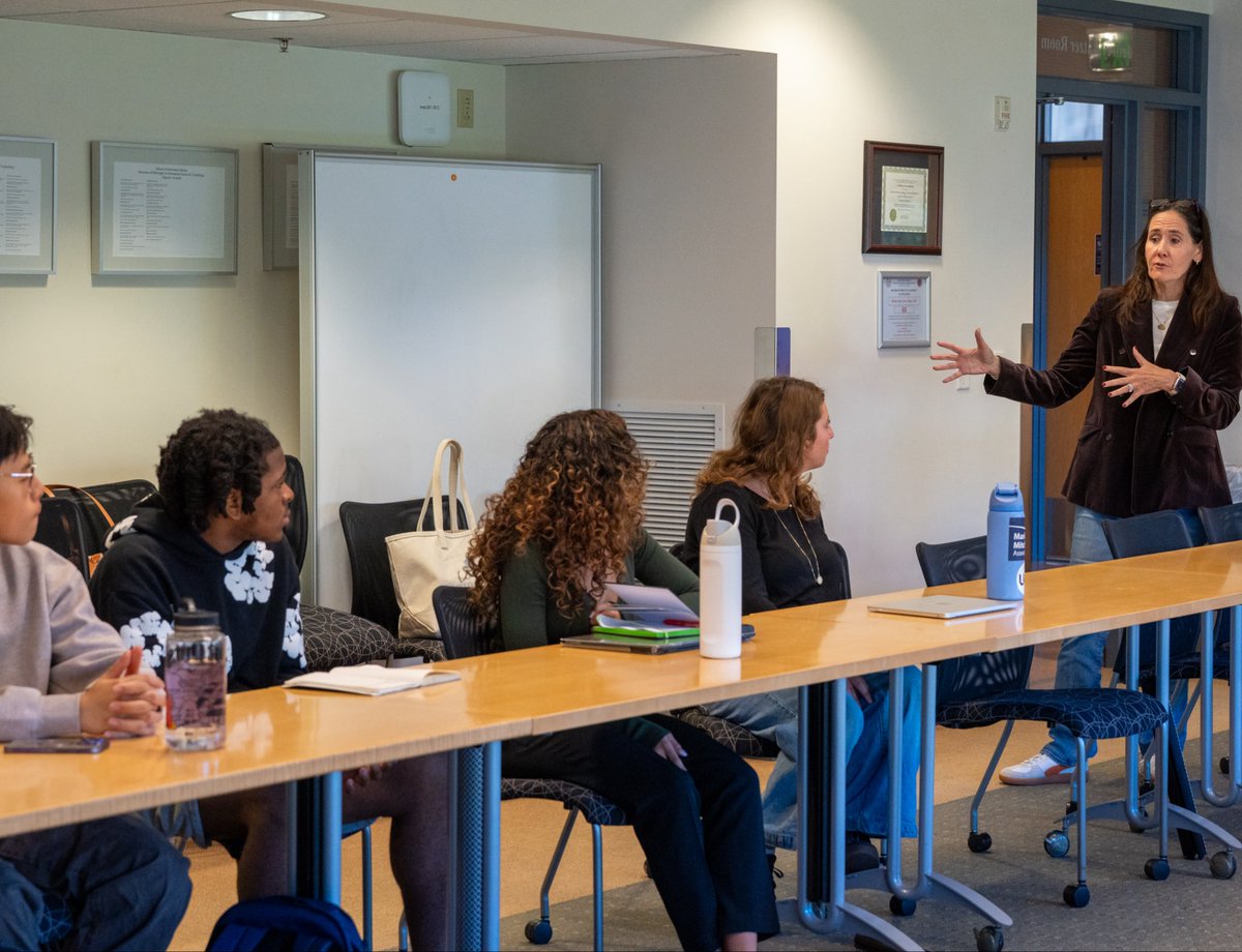 iSchoolSU's tweet photo. Students joined Microsoft, Syracuse alumni and United AI at the iSchool for Student AI Day’s AI Technology Showcase &amp; Exploration! The event explored how AI is shaping industries, with insights into career opportunities and ways to build new skills. https://t.co/X6fK6v75nf
