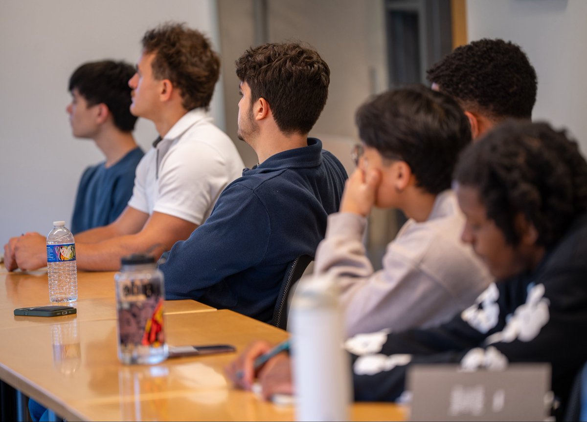 iSchoolSU's tweet photo. Students joined Microsoft, Syracuse alumni and United AI at the iSchool for Student AI Day’s AI Technology Showcase &amp; Exploration! The event explored how AI is shaping industries, with insights into career opportunities and ways to build new skills. https://t.co/X6fK6v75nf