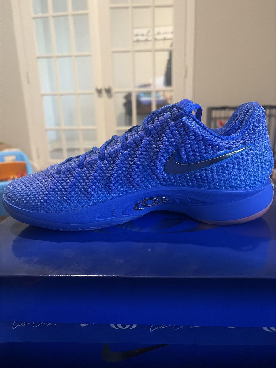itsgonzo1's tweet photo. @SoleRetriever Got them at @DICKS today https://t.co/3nJz7N0ViW