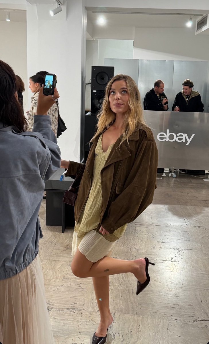 ainaragf_'s tweet photo. día 104 hasta que marina reche anuncie música
que no pare de subir contenido que en cuanto acabe la fashion week volvemos a la story semanal (y si eso) https://t.co/rL7PoLt2PF
