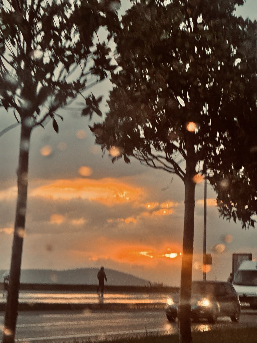 MerweHNM's tweet photo. Bir yağmurlu günde Gün Batımı Hikayesi 
İstanbul ✨ https://t.co/NlZHNjBkhG