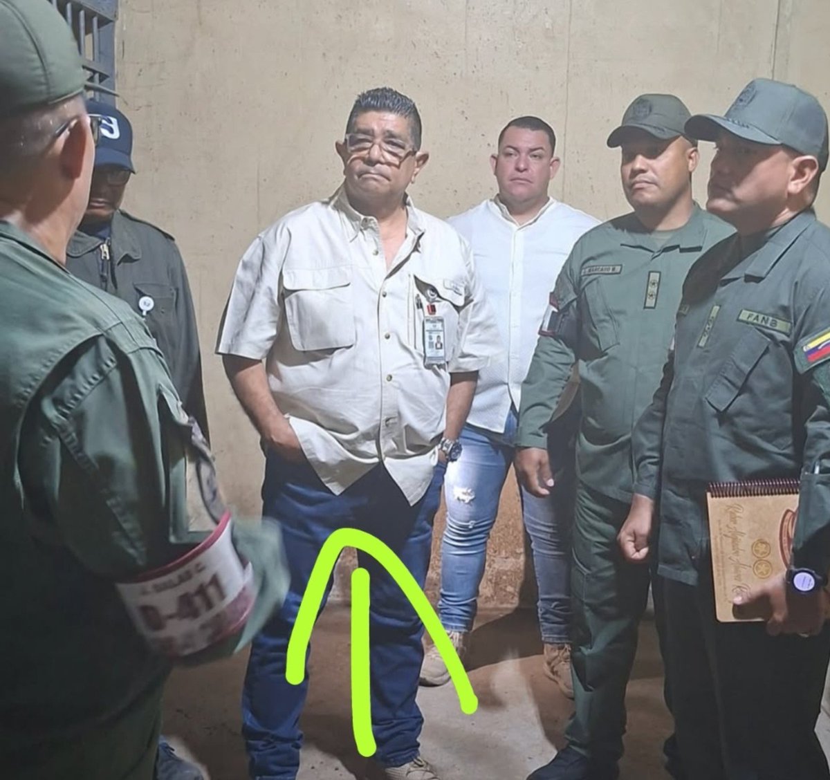 MundarayZair's tweet photo. #CAOS En el Circuito judicial penal de Carabobo en este momento ha causado la apelación por la causa del capitán Caguaripano. El presidente del circuito Carlos Alberto Bonilla, quien pretende imponer la ratificación de la condena bajo amenaza a los magistrados que no están de acuerdo con la decisión. Bonilla arbitrariamente pretende redistribuir la causa a la Sala 2 donde él mismo sería el ponente. El problema se agrava porqué sus compañeros de Sala  tampoco secundan esta maniobra, ya uno presentó vacaciones para no encargarse del asunto. Todas estas maniobras fraudulentas pretenden mantener vigente la condena ilegal de los acusados con pruebas falsas y obtenidas bajo tortura.