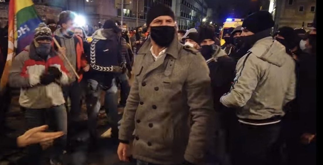 _czeczen_'s tweet photo. @MagdaBiejat Wiadomo, policjanci i policjantki zawsze na straży bezpieczeństwa publicznego🫡💪🏻 https://t.co/SNswcIXuW1