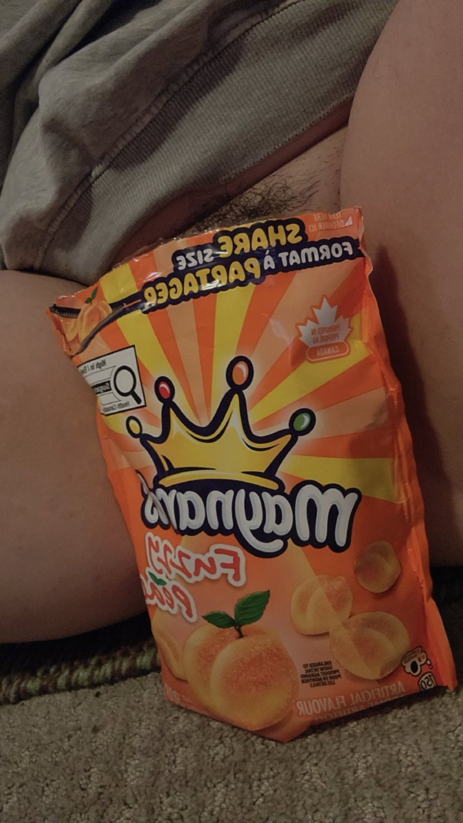 cumsslut2000's tweet photo. Hungry?🍑 https://t.co/oPYlF8X4IO