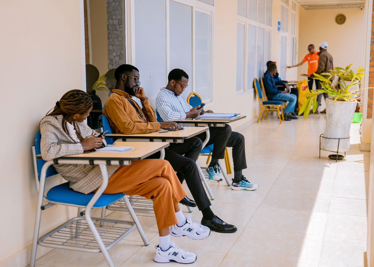 RwandaYouthArts's tweet photo. Uyu munsi mu Kigo cy’Ubutore cya Nkumba, ba rwiyemezamirimo b’urubyiruko bari guhatanira ibihembo bya #YouthConnekt na #ArtsConnekt Awards 2026 ku rwego rw’igihugu; batangiye gusobanura imishinga yabo imbere y’Akanama Nkempurampaka. 

Buri wese ari gusobanura umushinga we akanawubazwaho ibibazo.

#SoberGen #ReadyGen