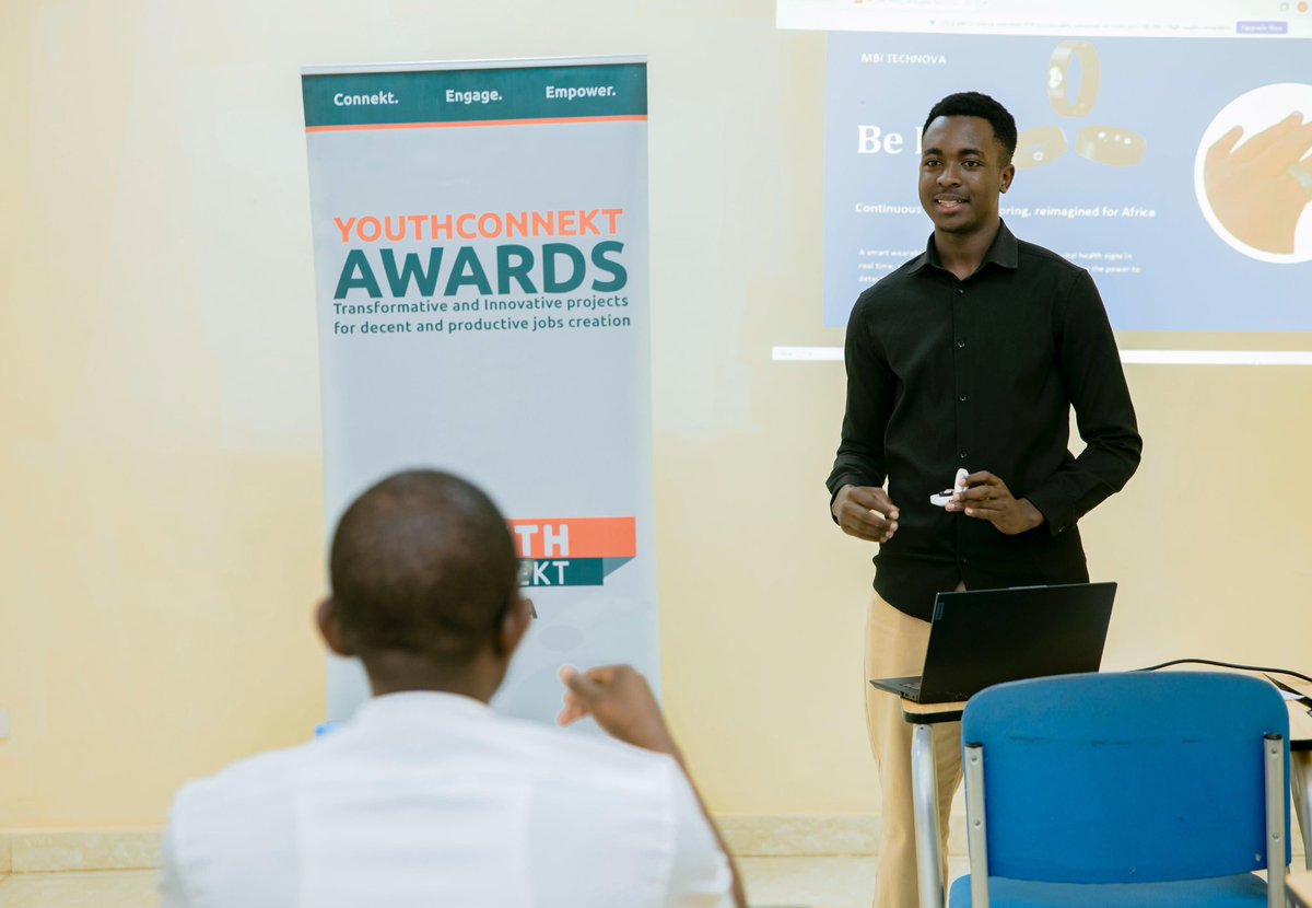 RwandaYouthArts's tweet photo. Uyu munsi mu Kigo cy’Ubutore cya Nkumba, ba rwiyemezamirimo b’urubyiruko bari guhatanira ibihembo bya #YouthConnekt na #ArtsConnekt Awards 2026 ku rwego rw’igihugu; batangiye gusobanura imishinga yabo imbere y’Akanama Nkempurampaka. 

Buri wese ari gusobanura umushinga we akanawubazwaho ibibazo.

#SoberGen #ReadyGen