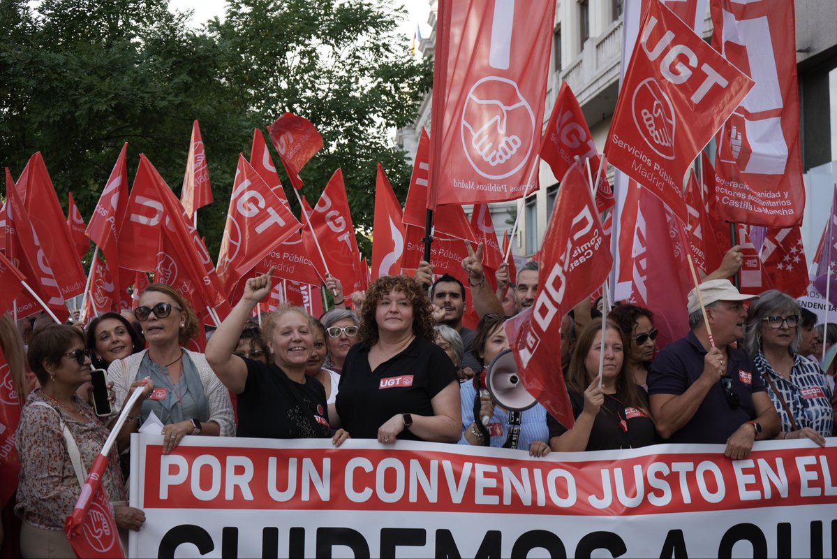 UGTMadrid's tweet photo. 💜 Hoy hemos salido a la calle por quienes cuidan: #UGTMadrid 

Nos hemos concentrado para exigir #SalariosDignos, derechos y un convenio que reconozca y dignifique el trabajo en el sector de la #Dependencia.

✊ Cuidar es un trabajo esencial y también merecen ser cuidados ‼️ https://t.co/PQK4WuN3IK