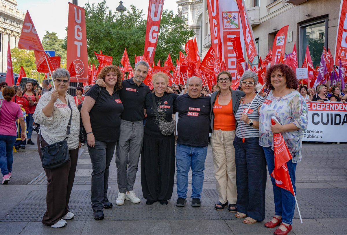 UGTMadrid's tweet photo. 💜 Hoy hemos salido a la calle por quienes cuidan: #UGTMadrid 

Nos hemos concentrado para exigir #SalariosDignos, derechos y un convenio que reconozca y dignifique el trabajo en el sector de la #Dependencia.

✊ Cuidar es un trabajo esencial y también merecen ser cuidados ‼️ https://t.co/PQK4WuN3IK