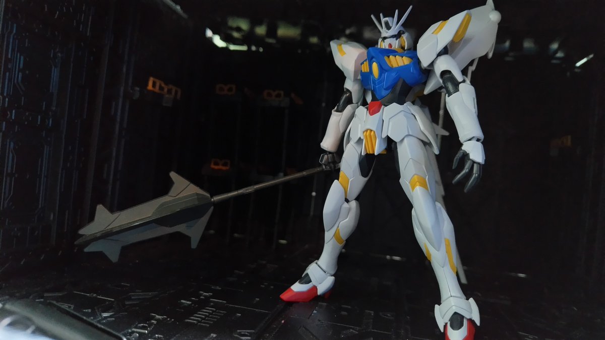 arms285002's tweet photo. #ガンプラ
HG ガンダムレギルス をパチ組ー。
ヴェイガンダムとも呼ばれてたな。
放送当時はスルーしたけど最近の再販で入手した。これまたサクッと組めてカッコ良い

火星繋がりでメイスを持たせてみたり。鋭い指に尻尾があって各部のスラスターは黄色…と少しバルバトスっぽくない？ https://t.co/C94eRQGnmE