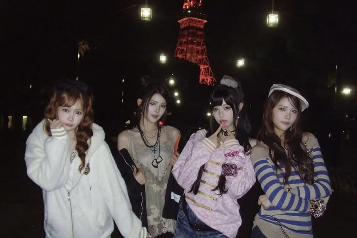 atmaYEON's tweet photo. Gyaruu~uu ☆〜（ゝ。∂） @atmaCARMEN @atmaROHYUNA @atmaLEEAN 𓏭  𓂃 𖦹 https://t.co/ZqVJJivbfC