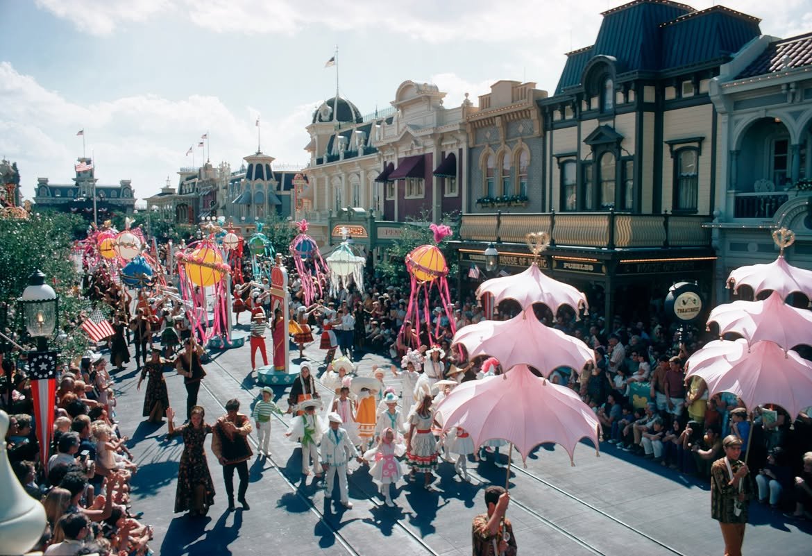 DrewDisneyDude's tweet photo. The Walt Disney Archives shared photos from Walt Disney World’s opening day and dedication ceremony in October 1971!

55 years later, The Most Magical Place on Earth is entering an era of unprecedented growth, with so many exciting projects on the horizon. https://t.co/exZkX7xtyA