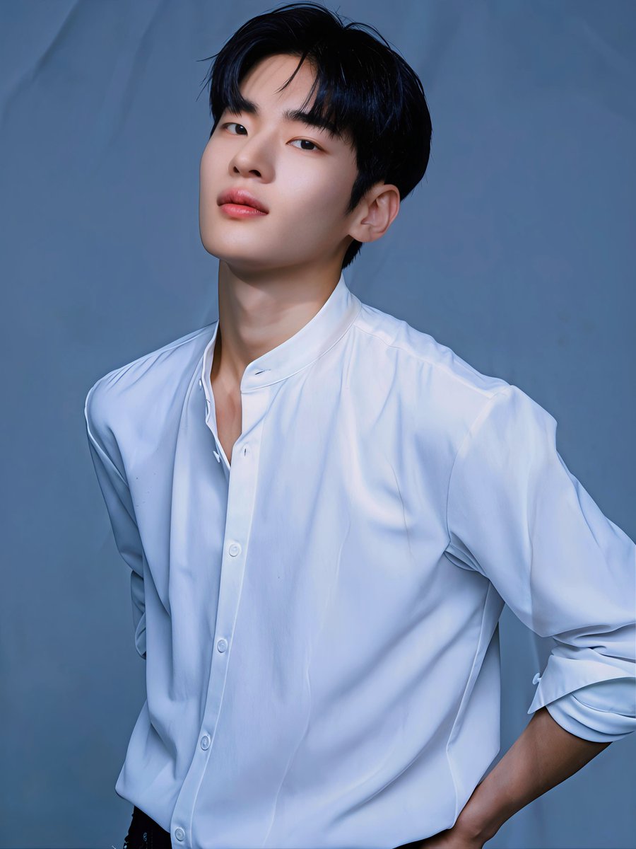 Hanwc0202's tweet photo. 这位杀手的新公式照也是帅的
真怀念追更谎言的日子啊～

#김승범 https://t.co/Snpmj2fsb1