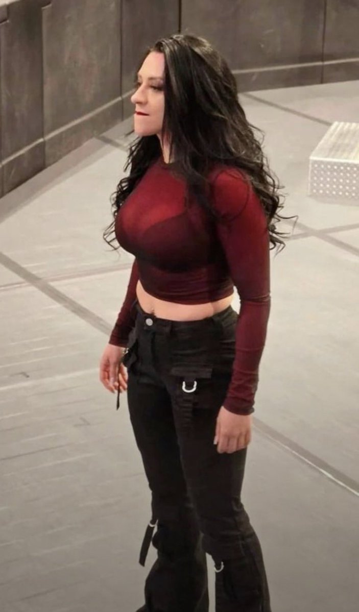 wweazz's tweet photo. Stephanie vaquer https://t.co/aFw5EBtBYA