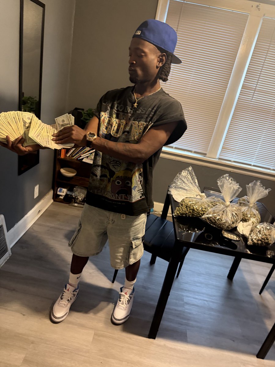 FastLifeTez's tweet photo. Iant you and u ain’t me im HIM 💪💪 https://t.co/Y1so8q1OR8