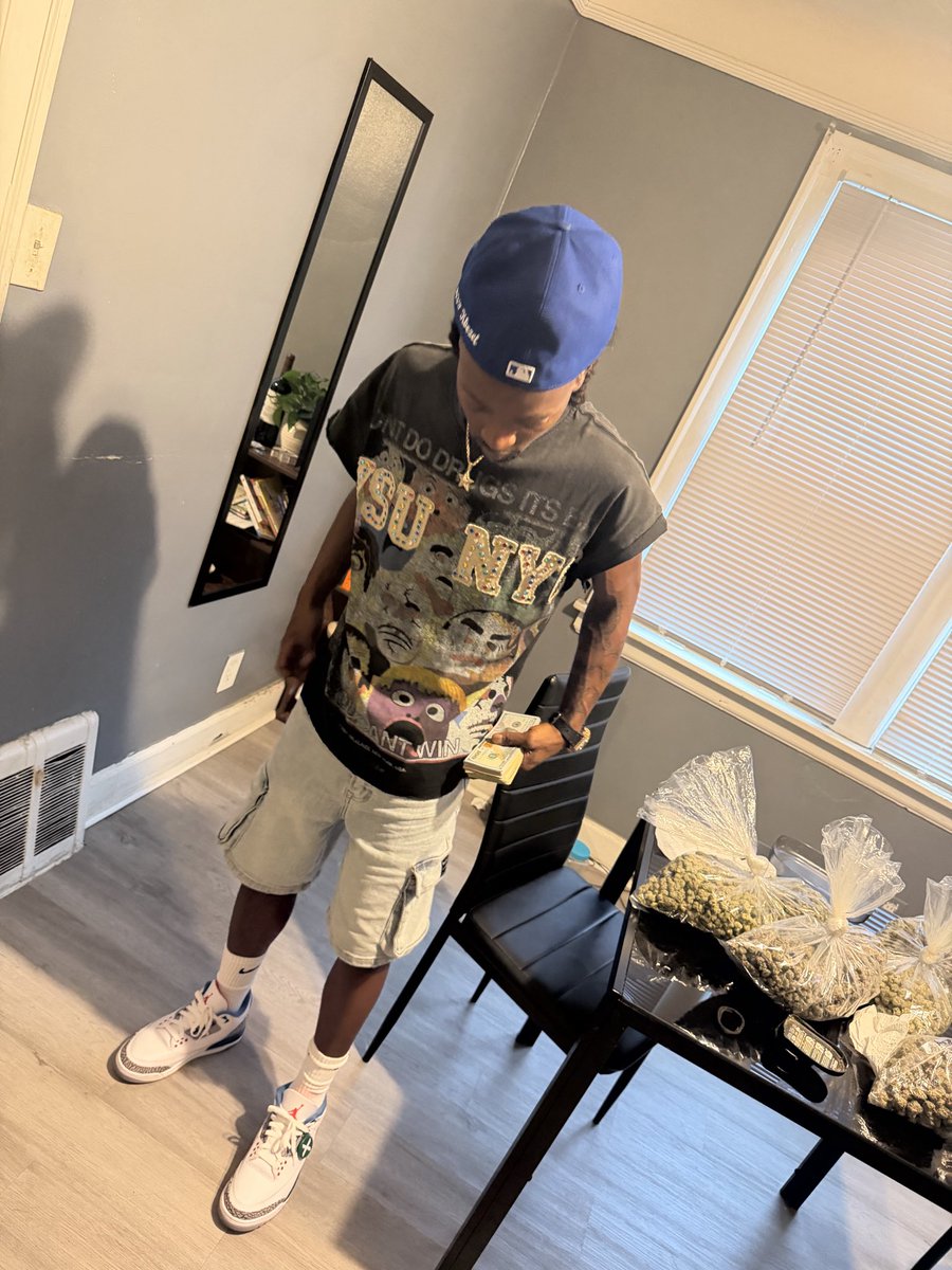 FastLifeTez's tweet photo. Iant you and u ain’t me im HIM 💪💪 https://t.co/Y1so8q1OR8