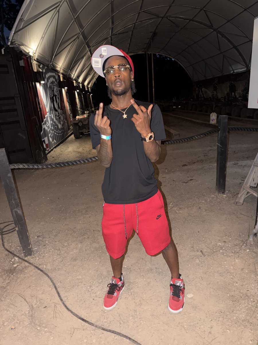 FastLifeTez's tweet photo. Iant you and u ain’t me im HIM 💪💪 https://t.co/Y1so8q1OR8