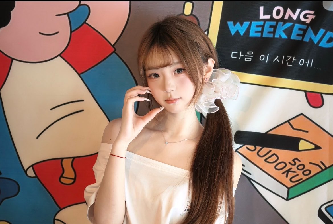 tracy25gu5's tweet photo. 有人在吗？？？

想发点照片  有人锐评女大福照吗

直接给不墨迹  发完我要删了….. https://t.co/yqirDUcxx8