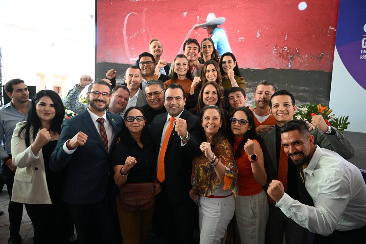 MovCiudadanoMX's tweet photo. ¡Estos son #LosResulta2DeTrabajarJuntos en Colón, Querétaro! 👊 🧡

En 2 años es el primer lugar en seguridad, en inversión tecnológica y en transporte público. 💪

Junto a Gaspar Trueba, el cambio no se detiene y se vive de la mano de las personas de Colón. 🍊 https://t.co/ZJkExZ7M1B