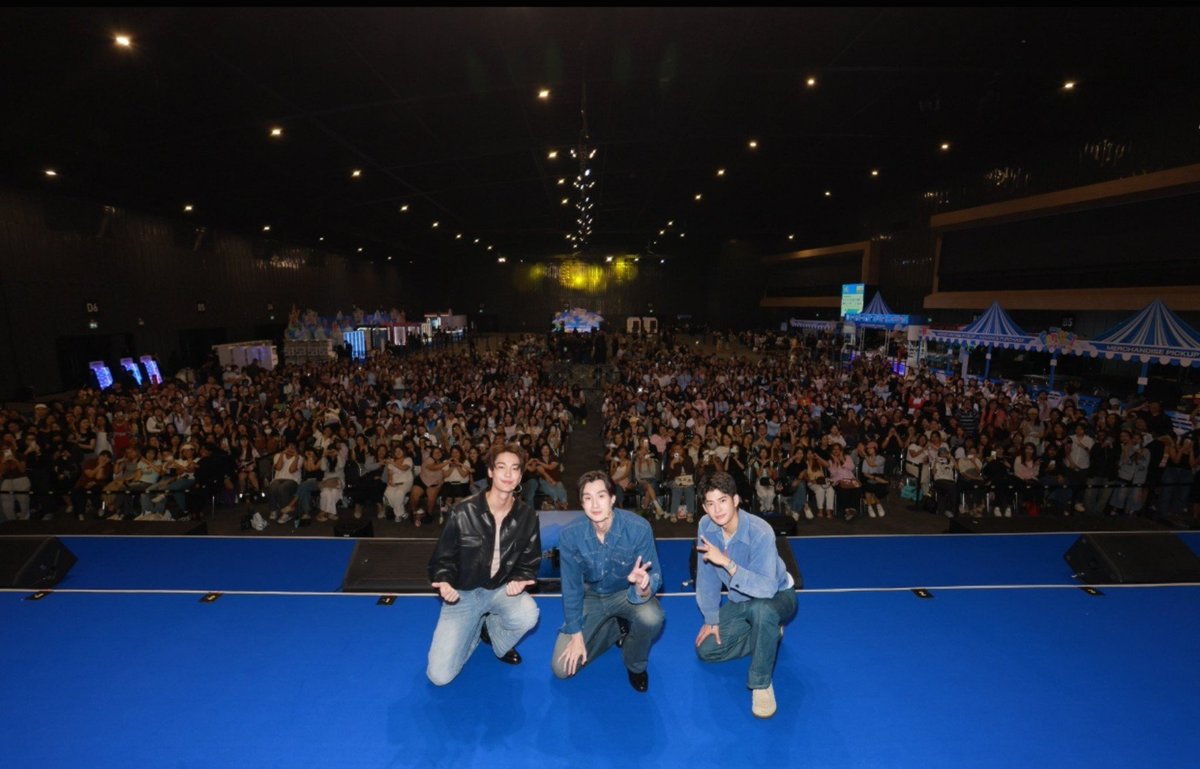 DewTeeVersee's tweet photo. My growing fandom 😭😭. So damn happy rn! Thankyou to each and every person for all the love, let's continue to grow together and let's keep this space safe and full of joy. Soo emotional! 😭 They deserve all the love in this world!🤎💙

#GMMTVLiveHouse
#dewtee https://t.co/VkECmcCL3I
