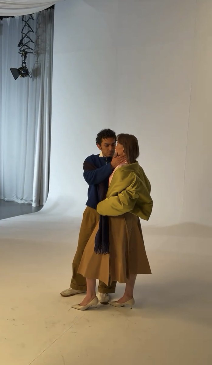 fatuur01's tweet photo. 🫠🫠

#altıüstüistanbul  #emnaz #rahimcankapkap #elçinzehrairem #RahEl https://t.co/hJ6Q9AXWmQ