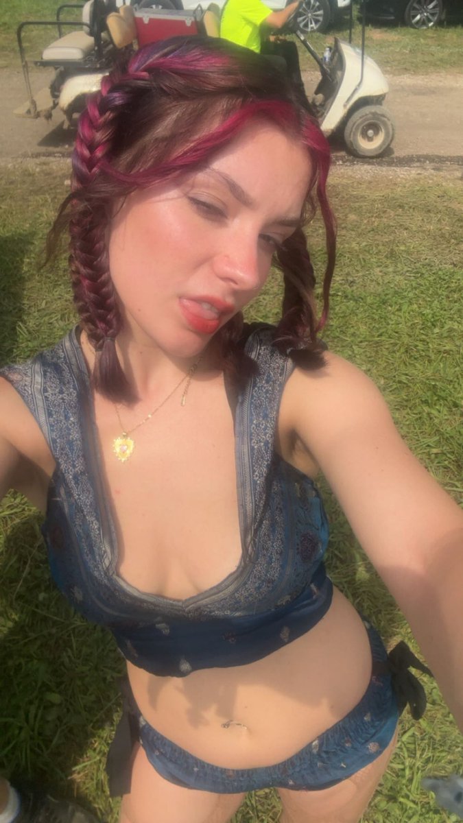 BreezyBee00's tweet photo. Going to start being more active 🫣don’t be afraid to say hello :) I go live on clapper almost everyday doing nsfw content 🍒🌶️ #newcreator #irlbaddie #clapper #nsfw https://t.co/QSBAbDVy7Y