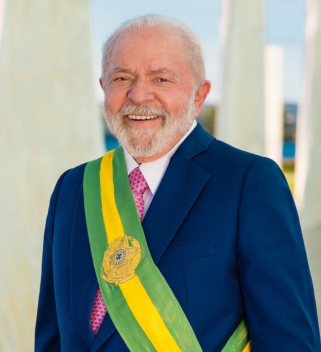 PortalBabados's tweet photo. 🚨Rico Melquiades revela que se Flávio Bolsonaro ganhar as eleições, ele FICA no Brasil, se Lula ganhar ele vai para o Paraguai 😳 https://t.co/reeJgbDEtI