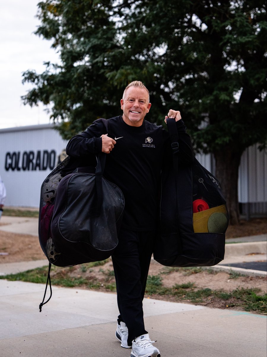 CUBuffsSoccer's tweet photo. Wheels up 🛫🛫
#GoBuffs \\ #SideBeforeSelf https://t.co/GGK9607L1m