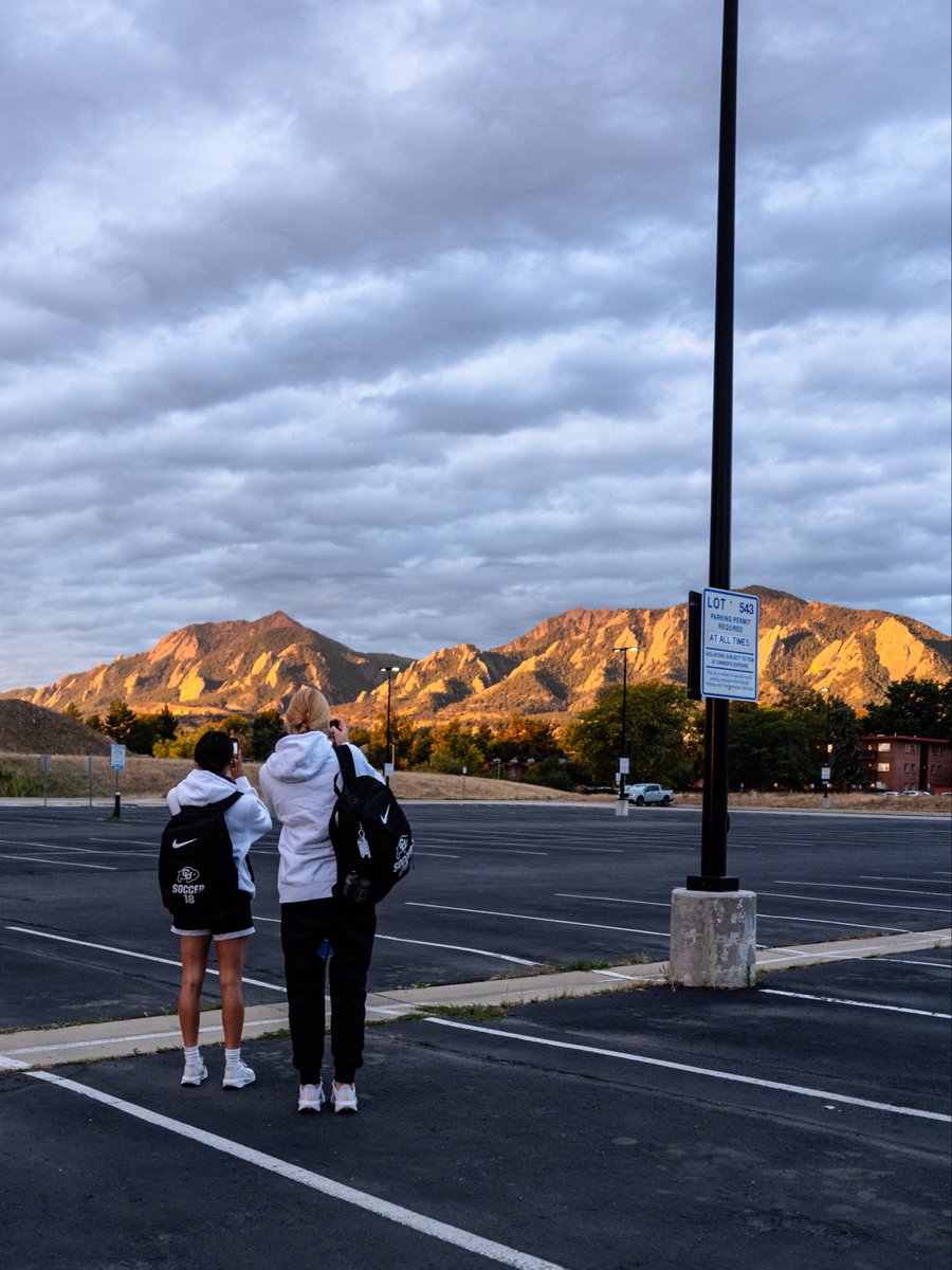 CUBuffsSoccer's tweet photo. Wheels up 🛫🛫
#GoBuffs \\ #SideBeforeSelf https://t.co/GGK9607L1m