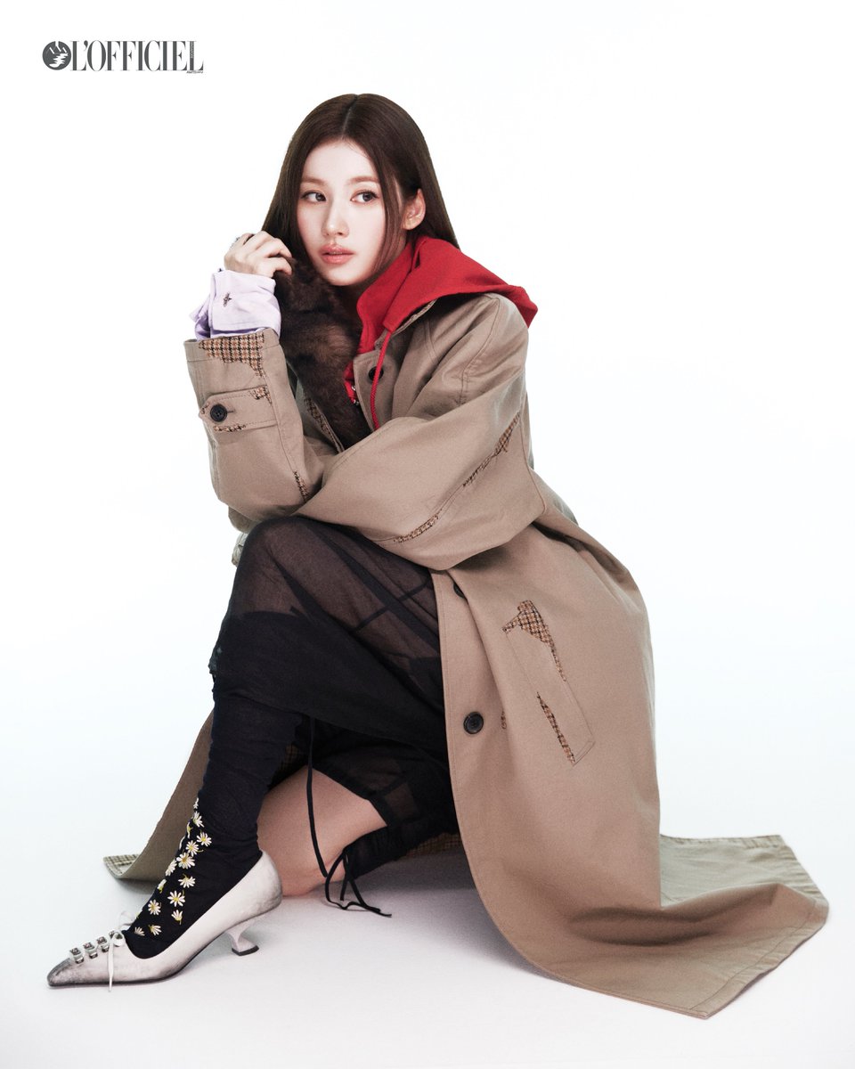 sanambys's tweet photo. Autumn called, and the layering game is officially on. Ready for crisp air and cozy coats. https://t.co/iIod9SK53H