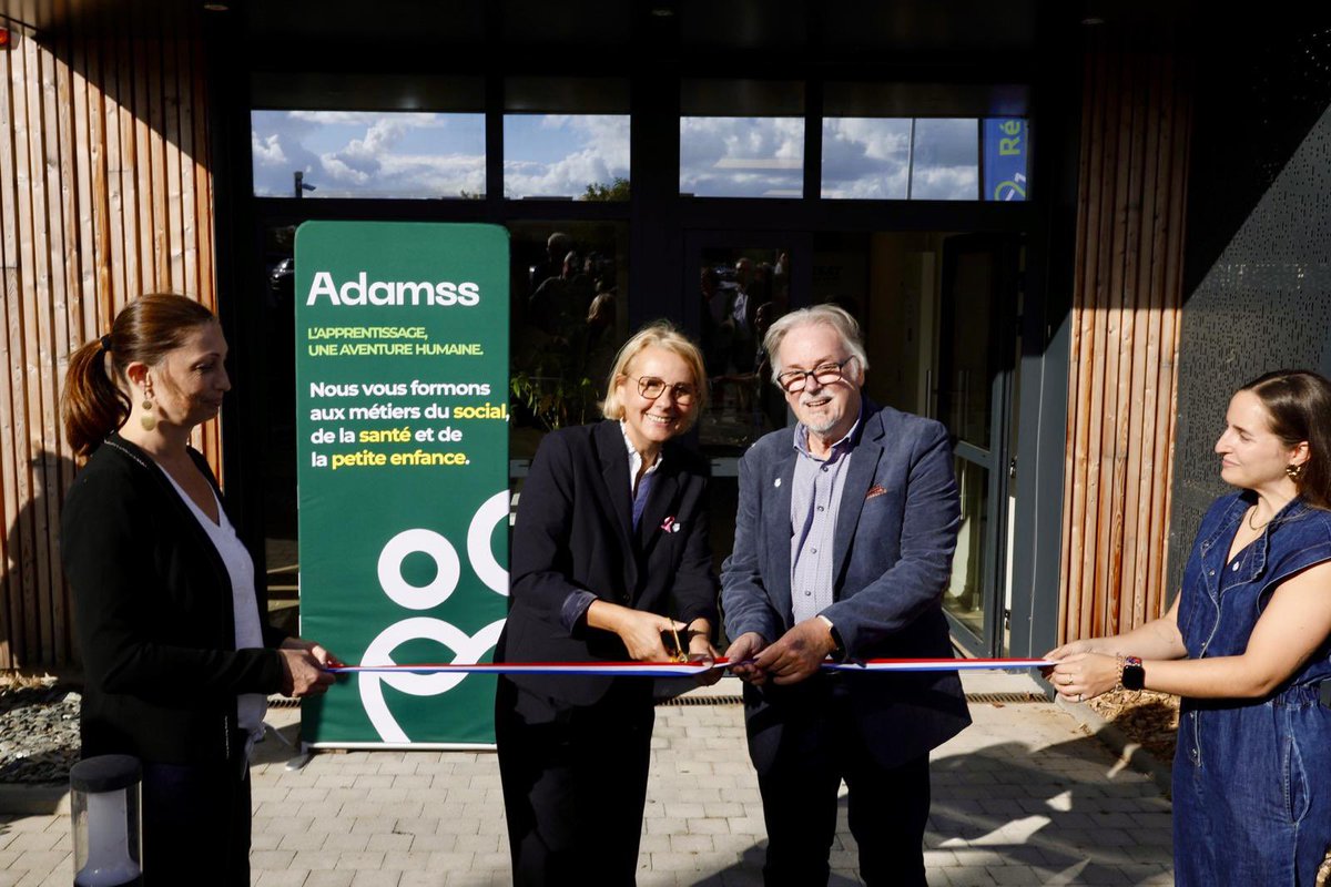 hautsdefrance's tweet photo. À Loos, la Région #hautsdefrance investit pour l’avenir des apprentis !

✅ Inauguration aujourd’hui des nouveaux locaux du CFA Adamss, dédiés aux métiers du sanitaire, du social et de la petite enfance.

Des espaces plus modernes pour apprendre, se former et réussir ! https://t.co/YMIouDXKl8