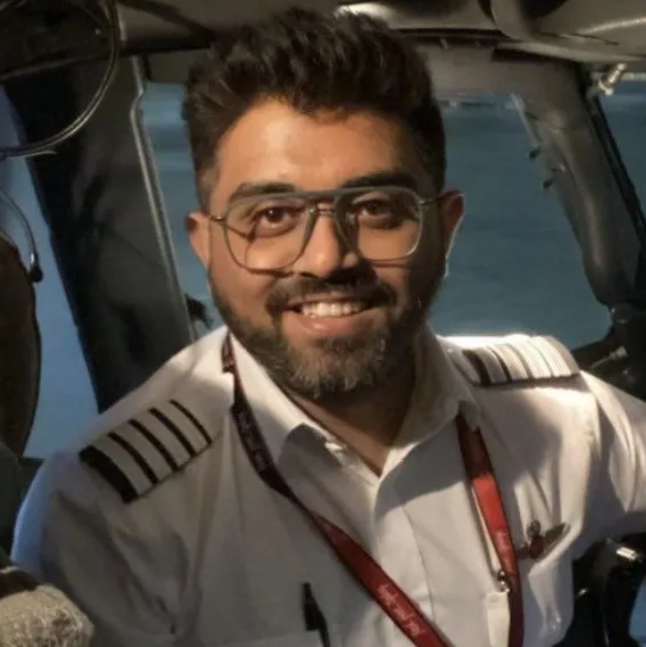 MABABYCPIM's tweet photo. Captain Smit Machchhar’s remarkable act of valour mid-air aboard flight FZ1073 saved hundreds of lives and prevented a great tragedy. Salute his bravery and presence of mind, even while being seriously injured. Wishing him a speedy recovery and lasting good health. https://t.co/TYLoi13gQm