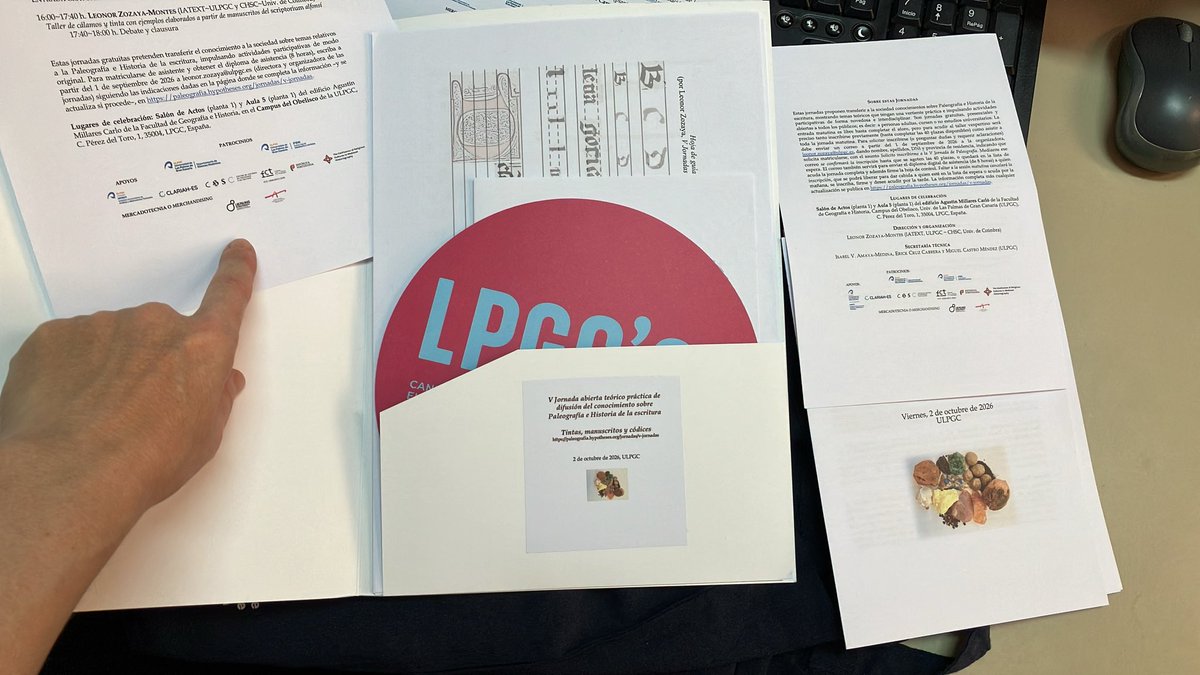 LeonorZozaya's tweet photo. Algún adelanto de las V jornadas abiertas de #Paleografía que este año tratan de #tintas, #manuscritos y #códices el 2/10/2026 en la #Ulpgc. Próximamente subiré ese material pedagógico a ZENODO, y mientras tendremos boli (y estos abanicos comodísimos de #LPGC2031, ¡hasta pronto! https://t.co/BwGXt1IJpf